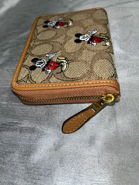 MM x Coach Wallet - Picture 4 of 7